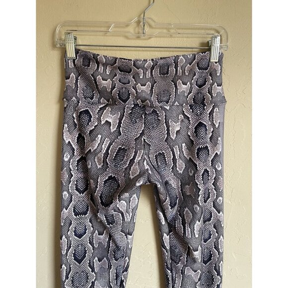 VENOR Reptile Snakeskin Leggings Size 2 (US Size 29-31/Medium) Silver Grey Strip - Picture 7 of 7